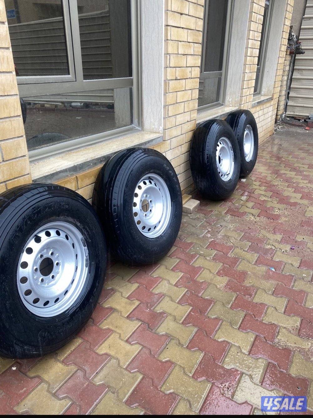 للبيع ٤ بوالين فيهم نص عمر1