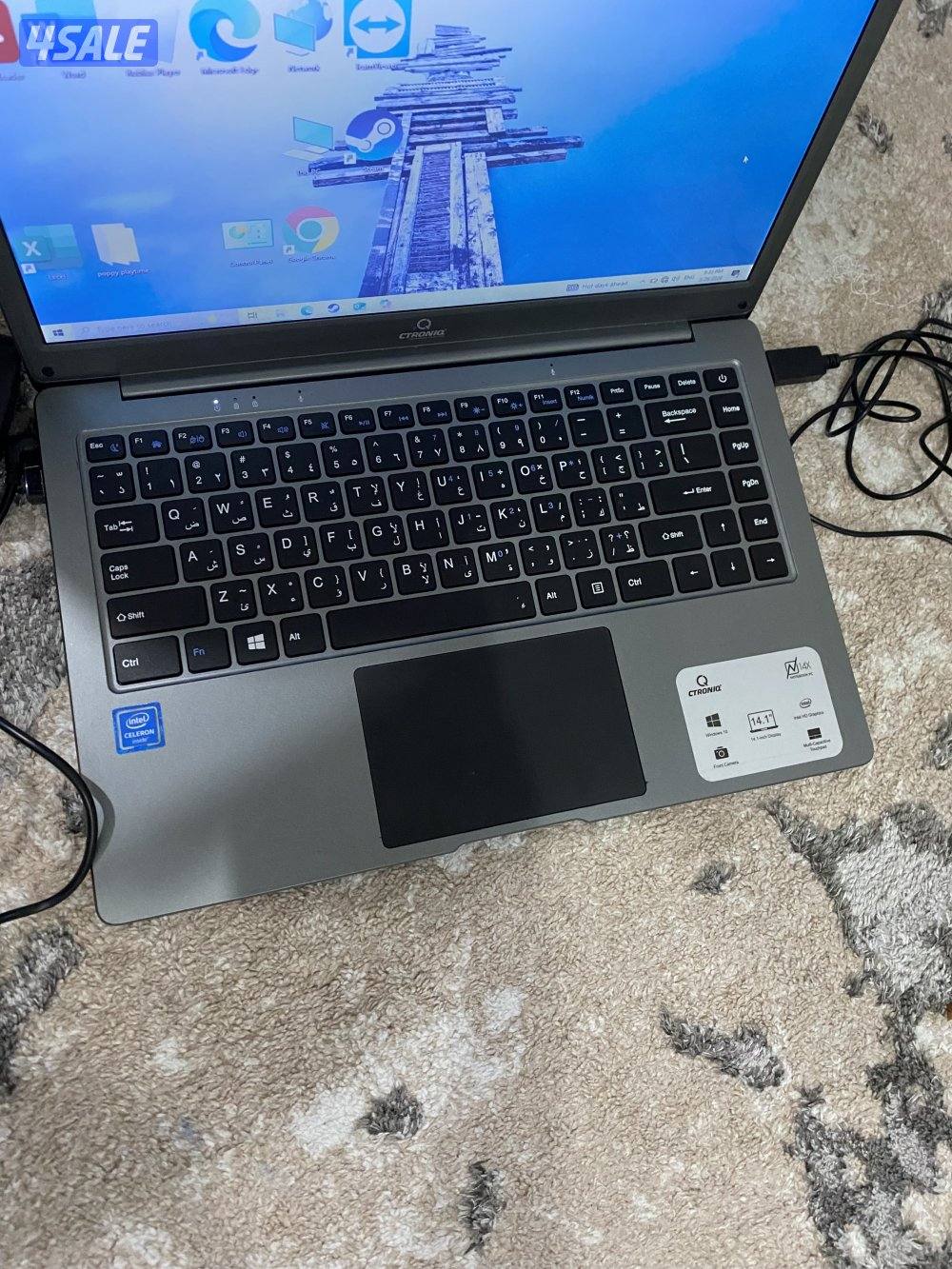Laptop and mouse3