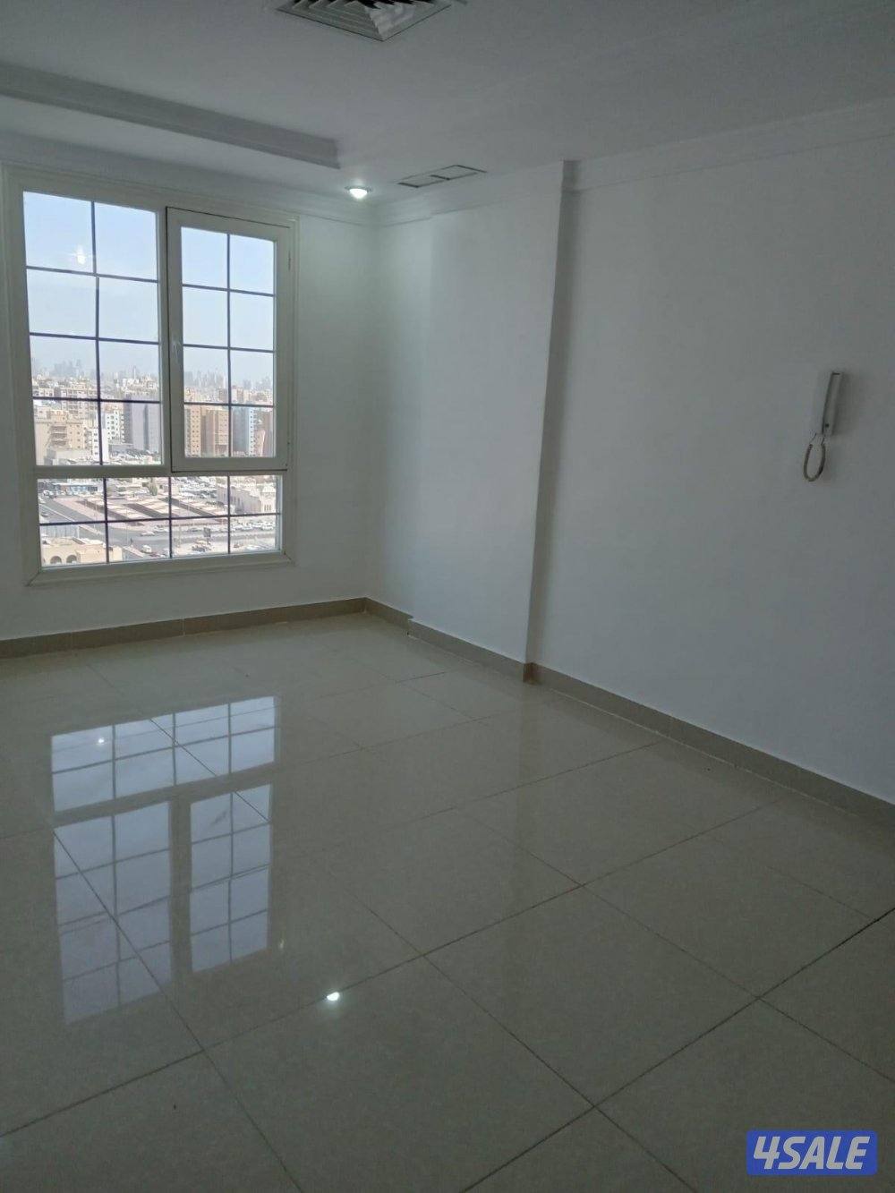 للإيجار في حولي شقه غرفتين وحمامين ومطبخ وصاله ، دور 15 اطلاله مميزه3