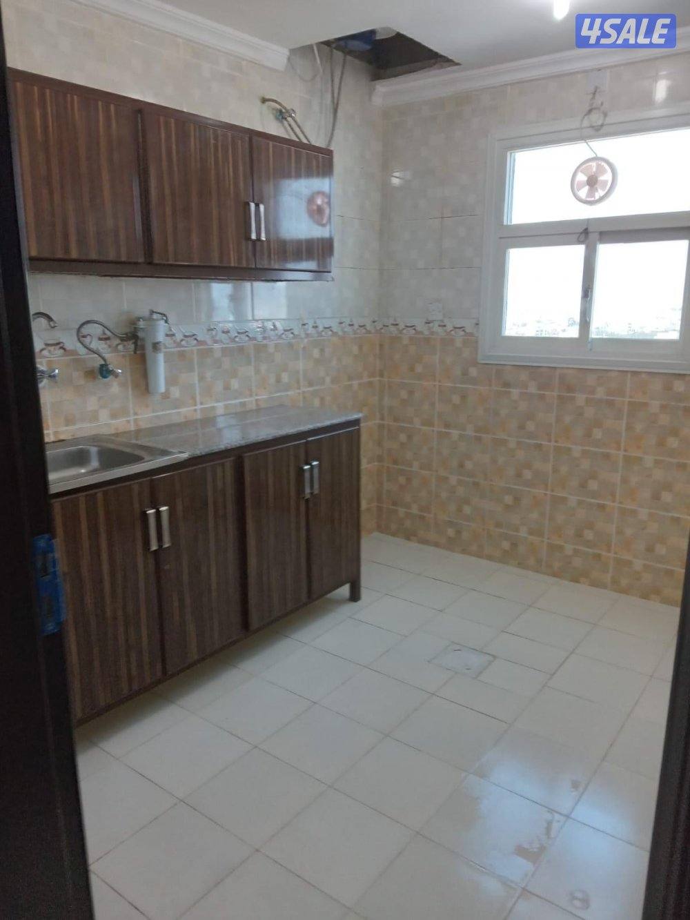 للإيجار في حولي شقه غرفتين وحمامين ومطبخ وصاله ، دور 15 اطلاله مميزه8