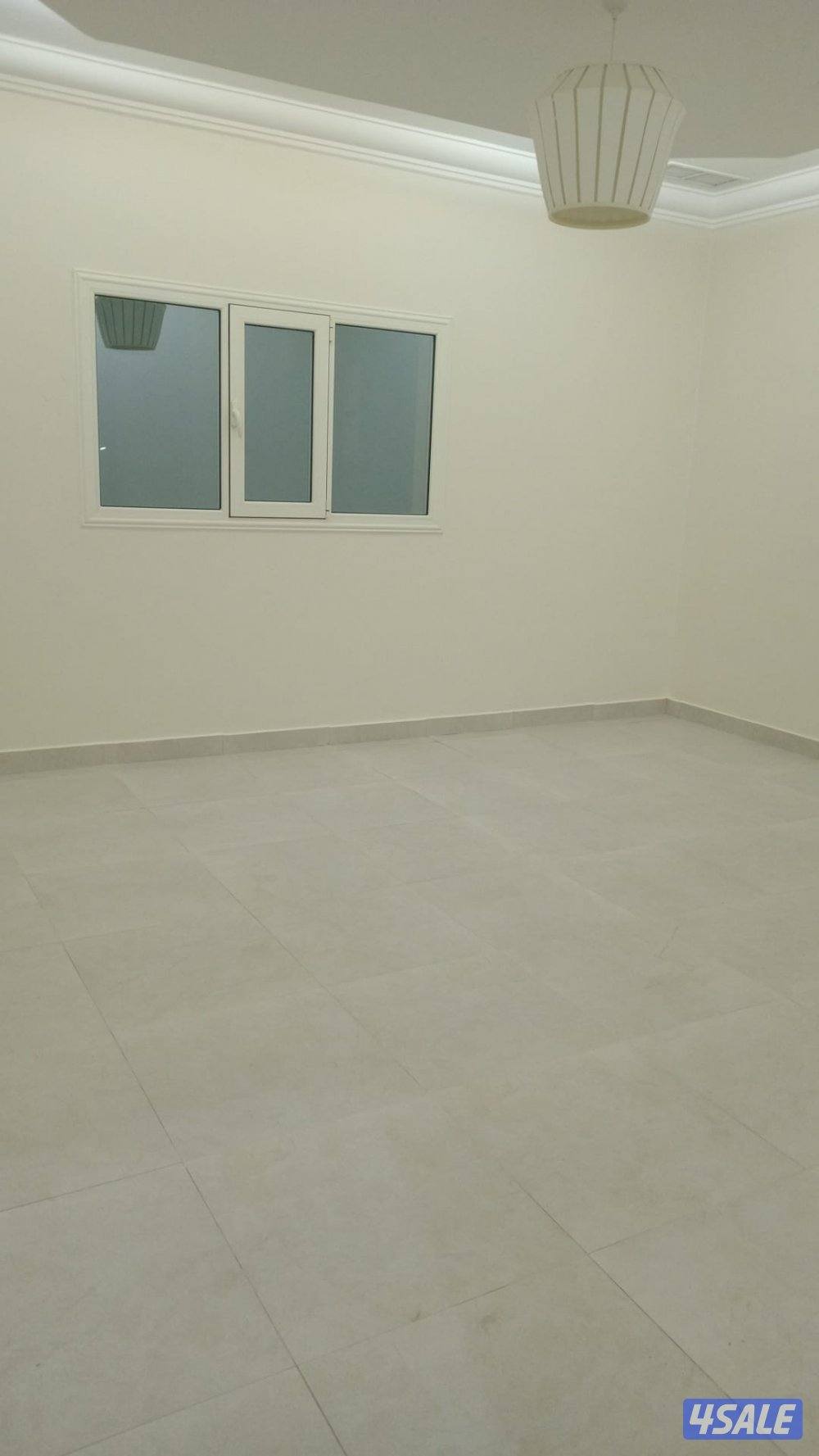 شقةسوبرديلوكس تتكون من 3غرف وصاله كبيره ومطبخ كبير وغرفه خ7