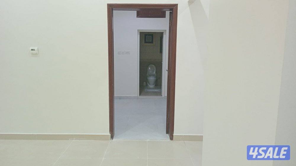 شقةسوبرديلوكس تتكون من 3غرف وصاله كبيره ومطبخ كبير وغرفه خ8