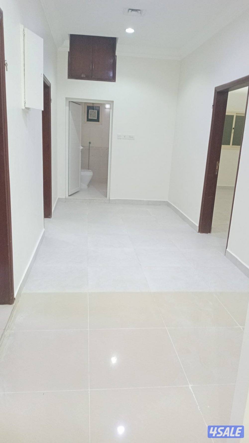 شقةسوبرديلوكس تتكون من 3غرف وصاله كبيره ومطبخ كبير وغرفه خ9