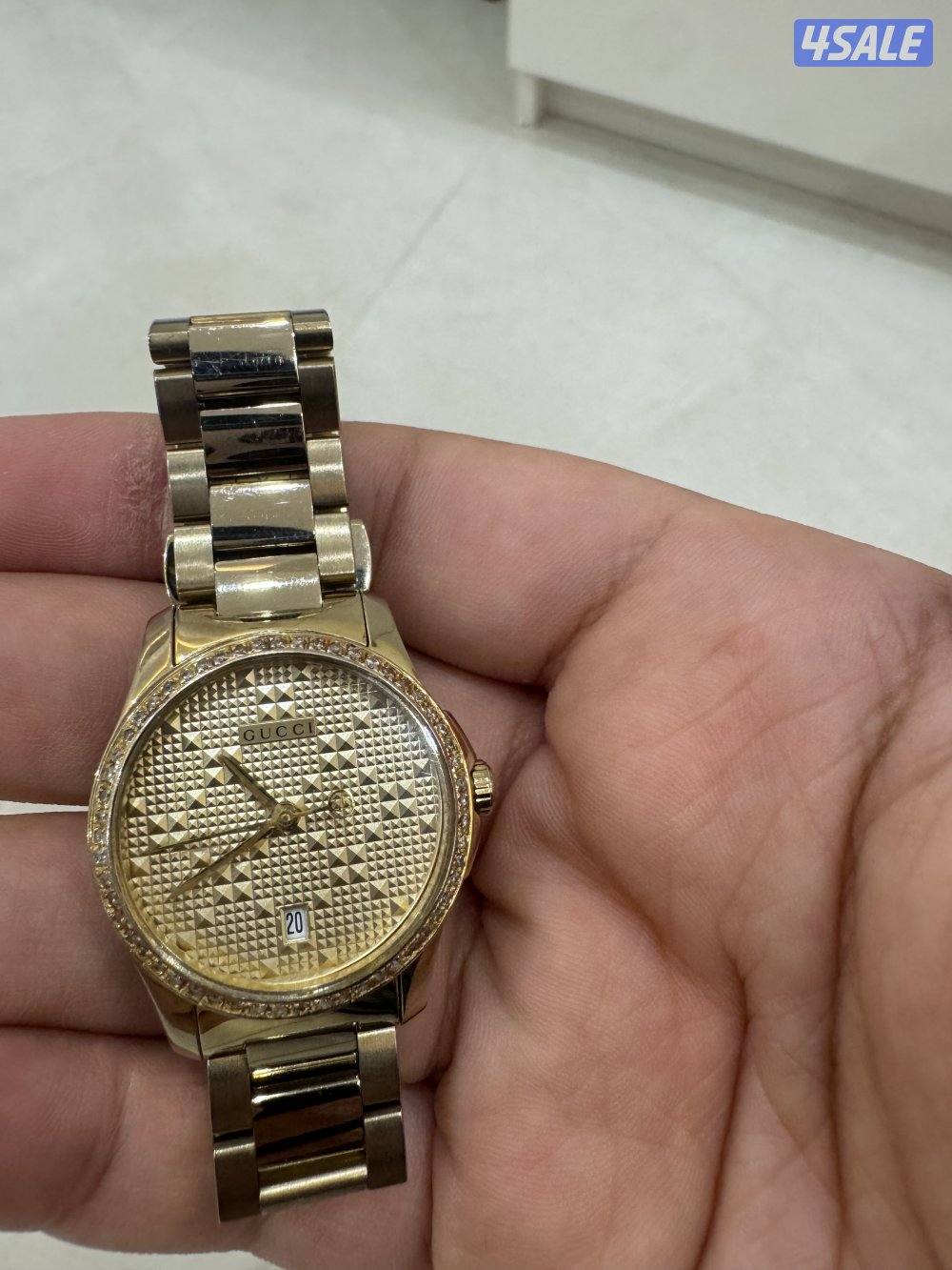 ساعه يد نسائية من قوتشي نظيفه وشبه جديده بتصميم فاخر2