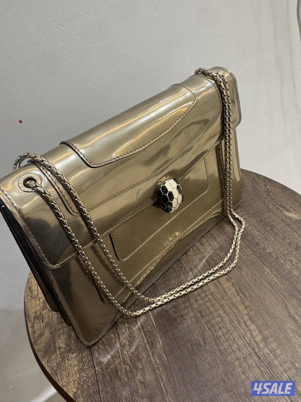 شنطه يد نسائية من ماركه بولغري نظيفه وشبه جديده2