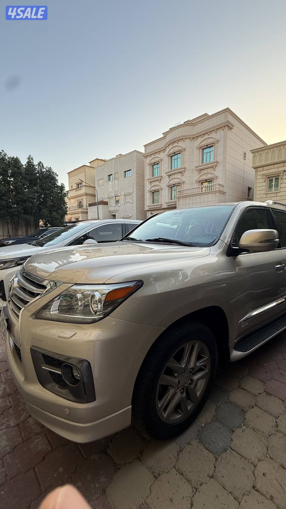 جيب لكزس 570 موديل 2014 وارد الساير صبغ وكاله وشرط الفحص بالكامل3