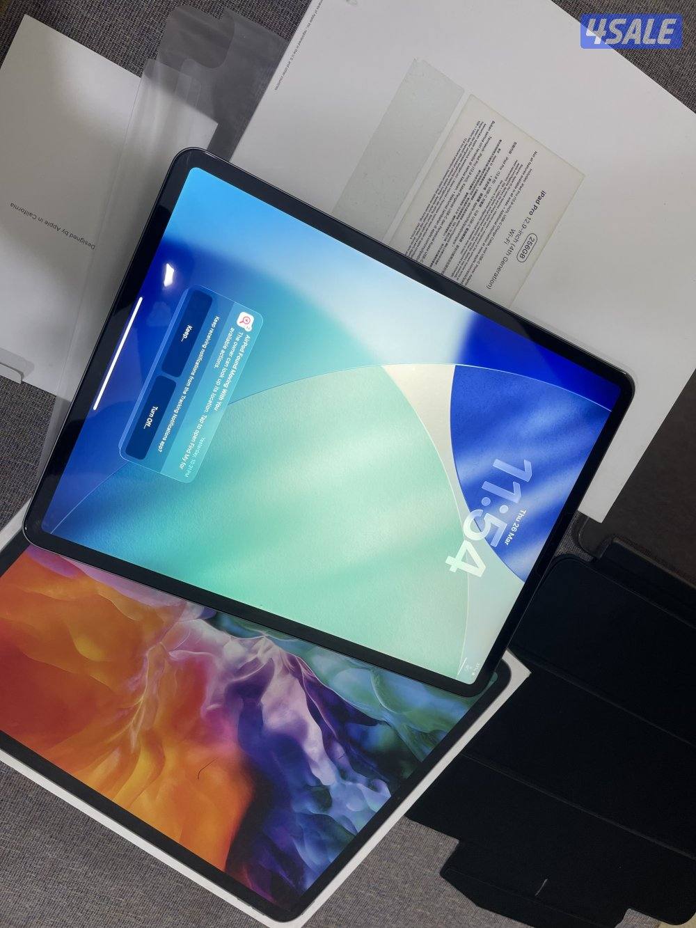 ايباد 12.9 انش 256 قيقا الجيل الرابع نظيف جدا مع الاغراض1