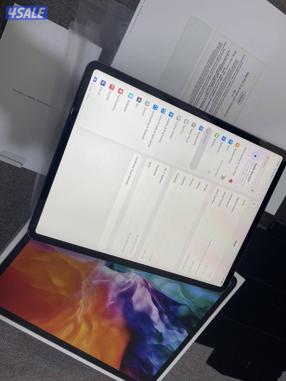 ايباد 12.9 انش 256 قيقا الجيل الرابع نظيف جدا مع الاغراض2