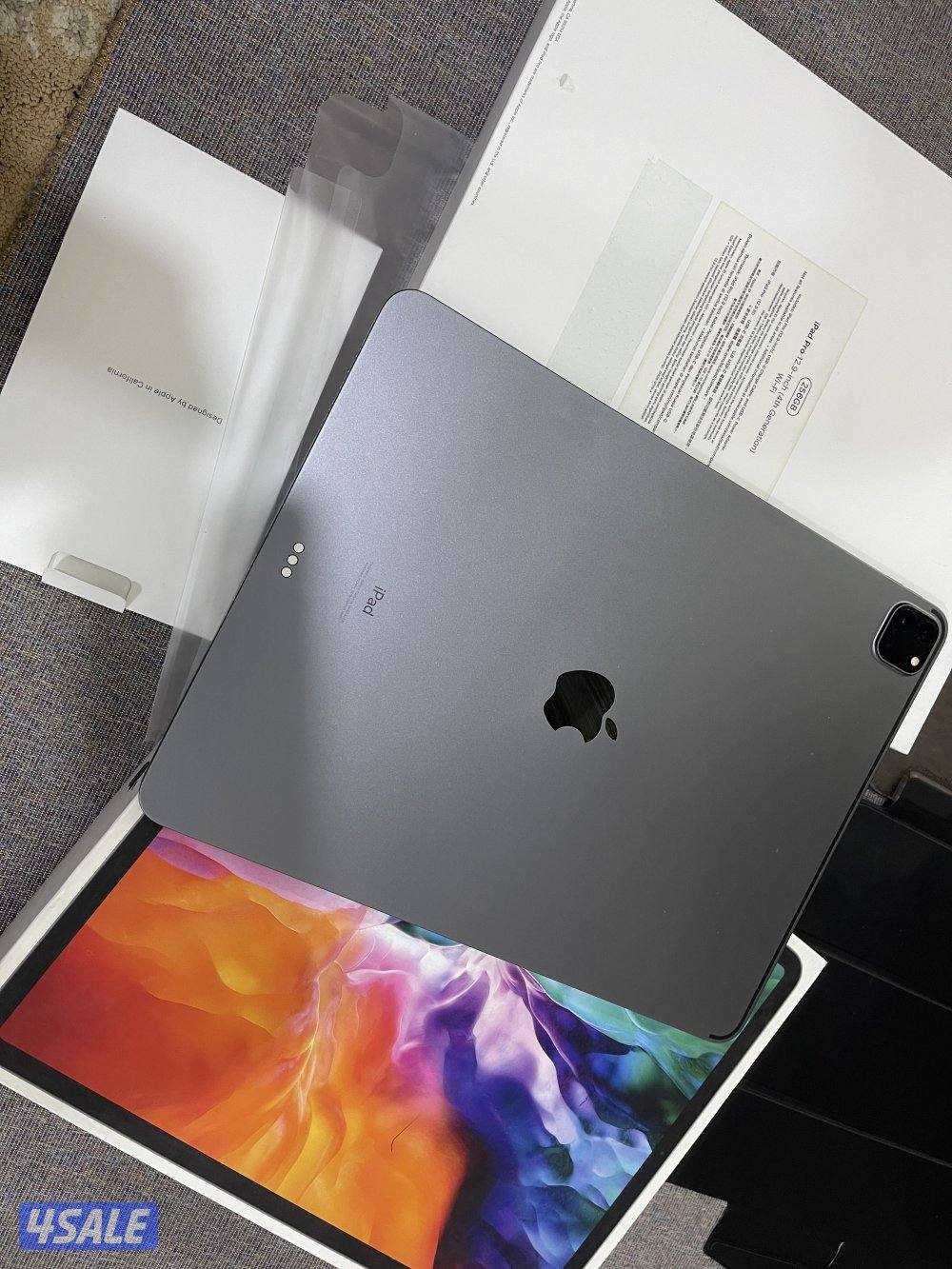 ايباد 12.9 انش 256 قيقا الجيل الرابع نظيف جدا مع الاغراض3