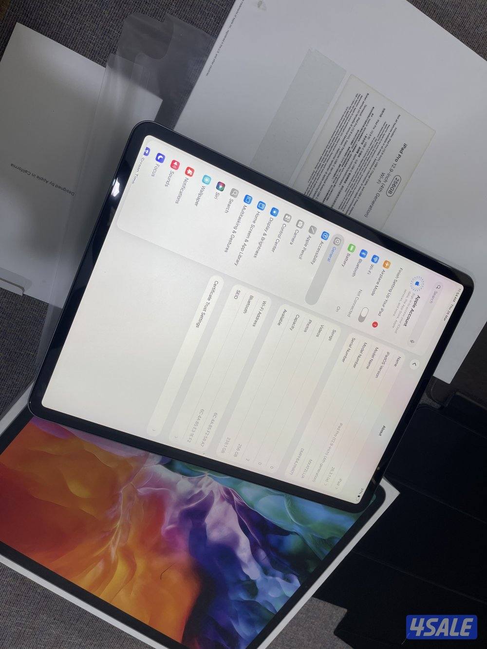 ايباد 12.9 انش 256 قيقا الجيل الرابع نظيف جدا مع الاغراض4