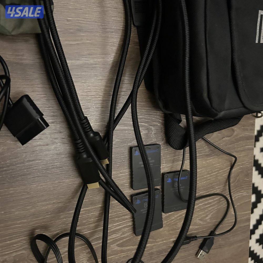 سوني ٢ مع جميع اغراضهاعلى السوم كلهم ثلاث جوالات الوصف مهم !9