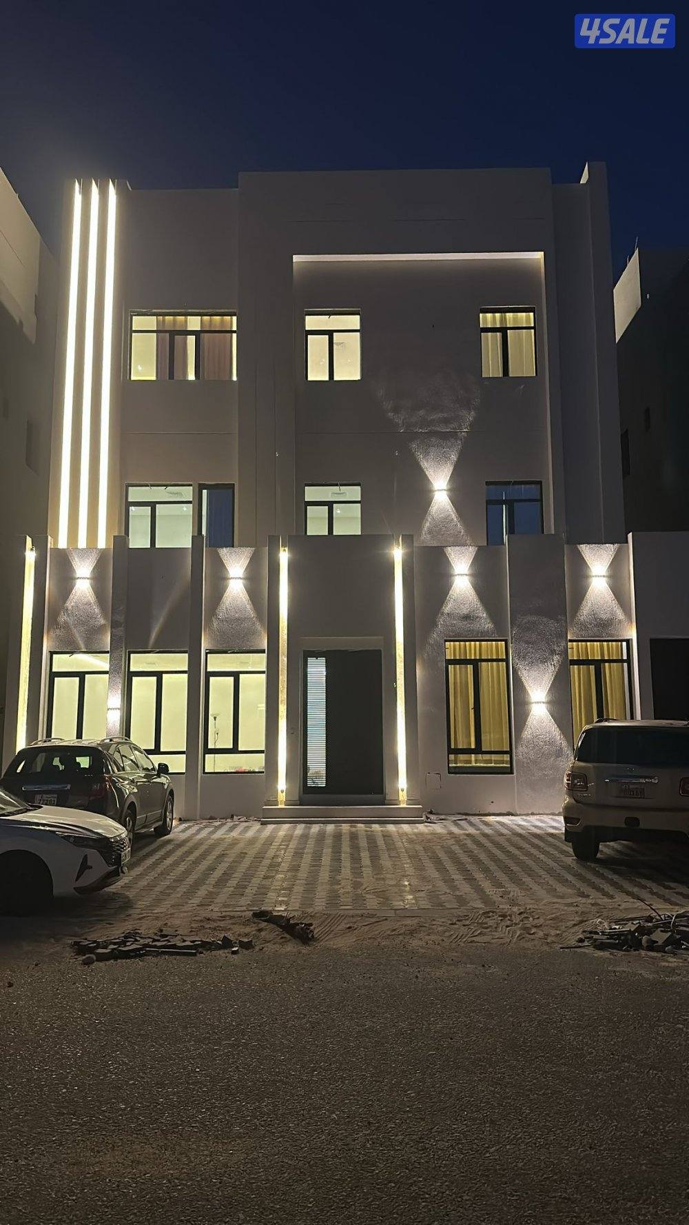 شقه للايجار في جنوب عبدالله مبارك تشطيب راقي رجاء التواصل واتساب0