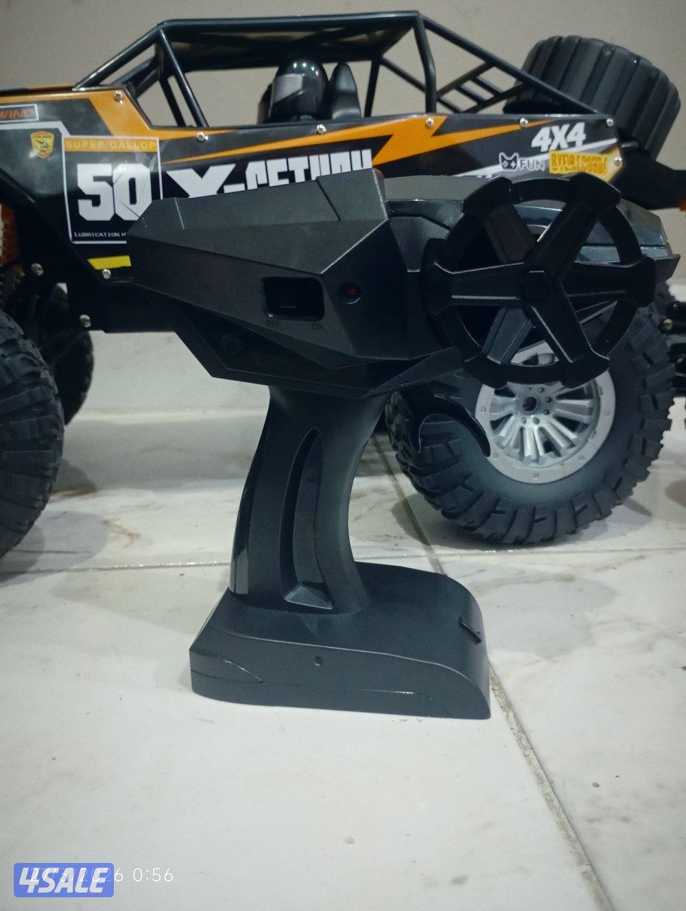 سيارة RC حالتها جديدة لم يتم استخدامها غير يومين استخدام خفيف2