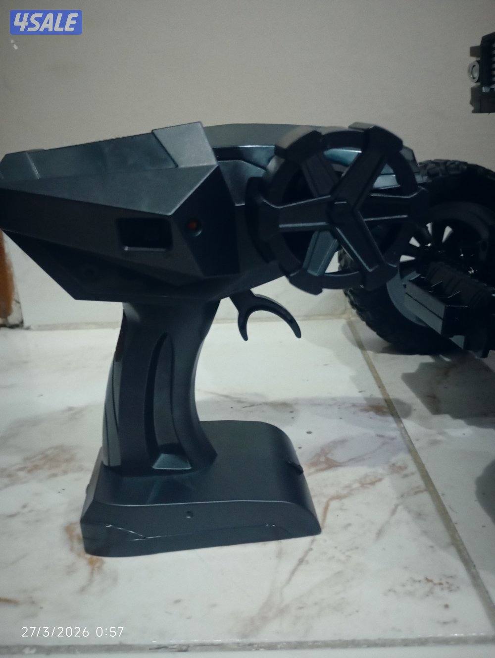 سيارة RC حالتها جديدة لم يتم استخدامها غير يومين استخدام خفيف3