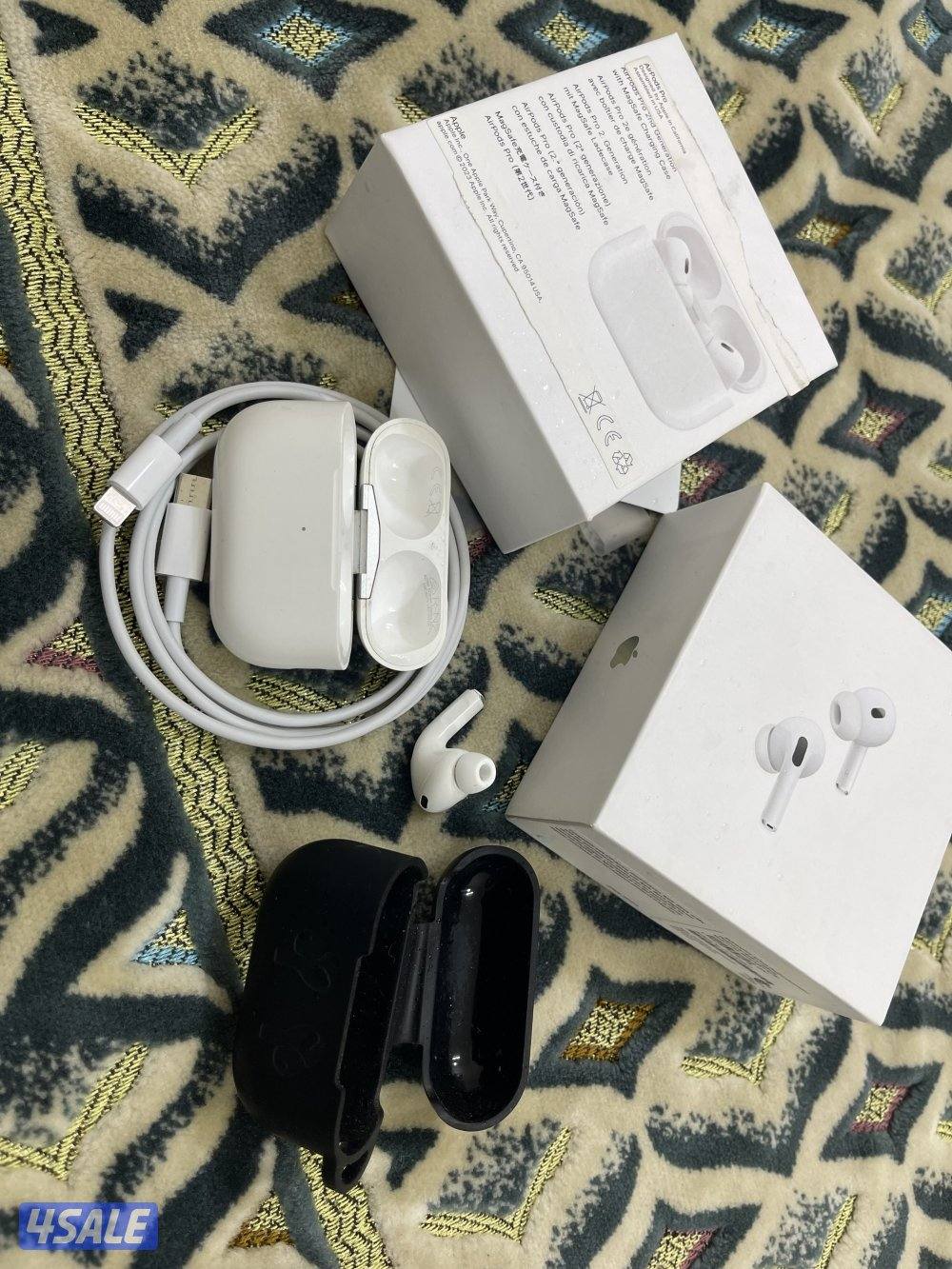 للبيع ايربود ابل برو 2 الاصليه مع الاغراض الكرتون والواير جنب واحد0