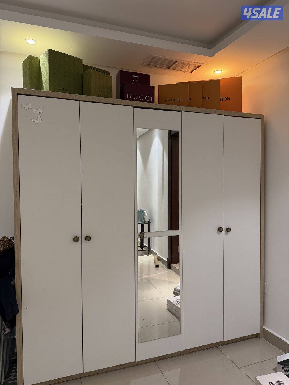 سرير ١٨٠*٢٠٠ و كبت ٥ ابواب و تسريحه1