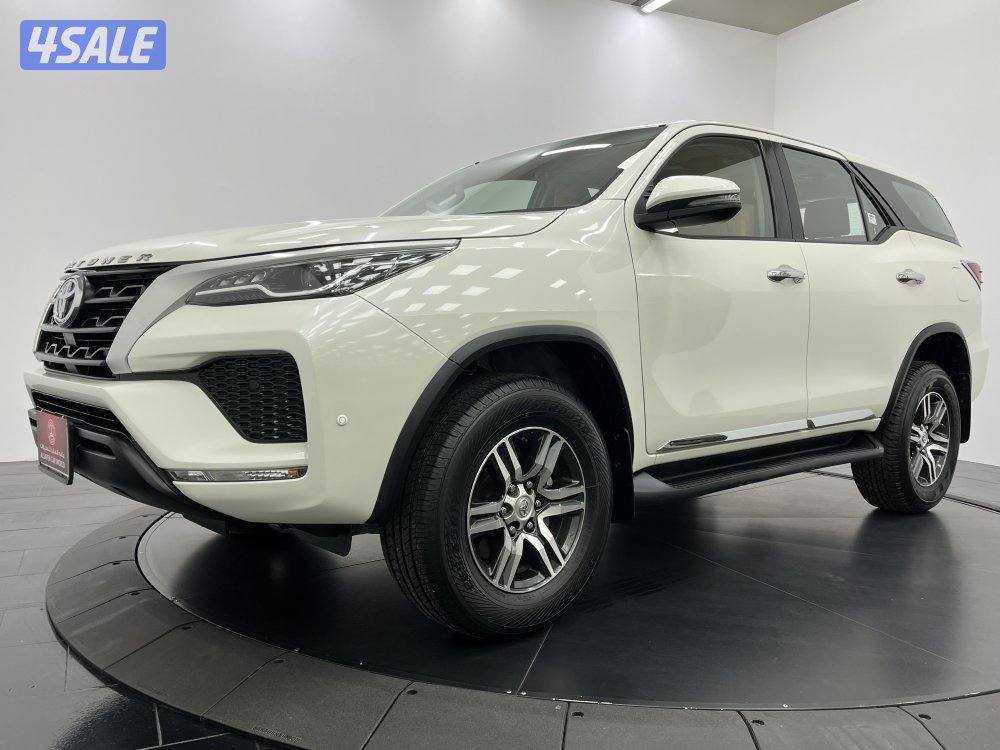 TOYOTA FORTUNER_N 4 CYL 4X2 MID OPTION1