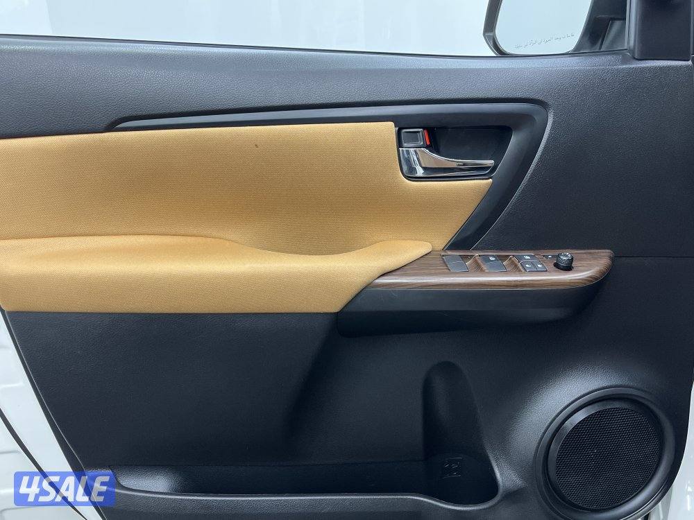 TOYOTA FORTUNER_N 4 CYL 4X2 MID OPTION10