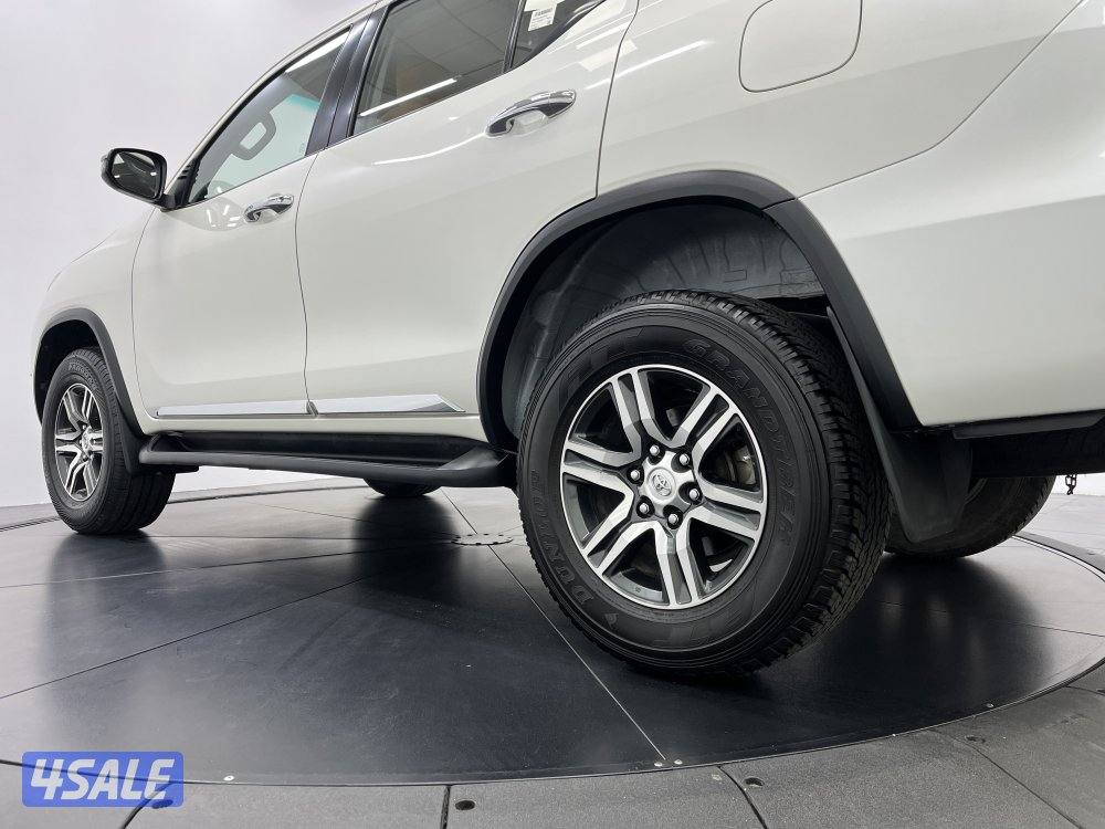 TOYOTA FORTUNER_N 4 CYL 4X2 MID OPTION9