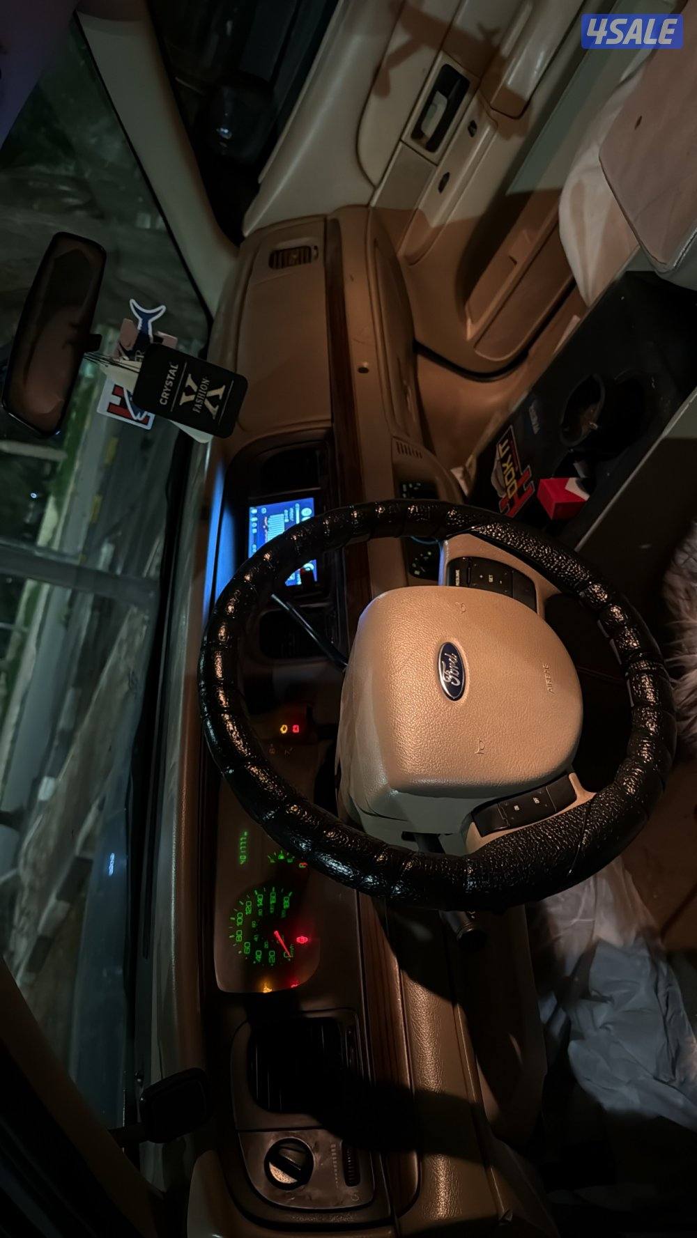 للبيع فورد فكتوريا3