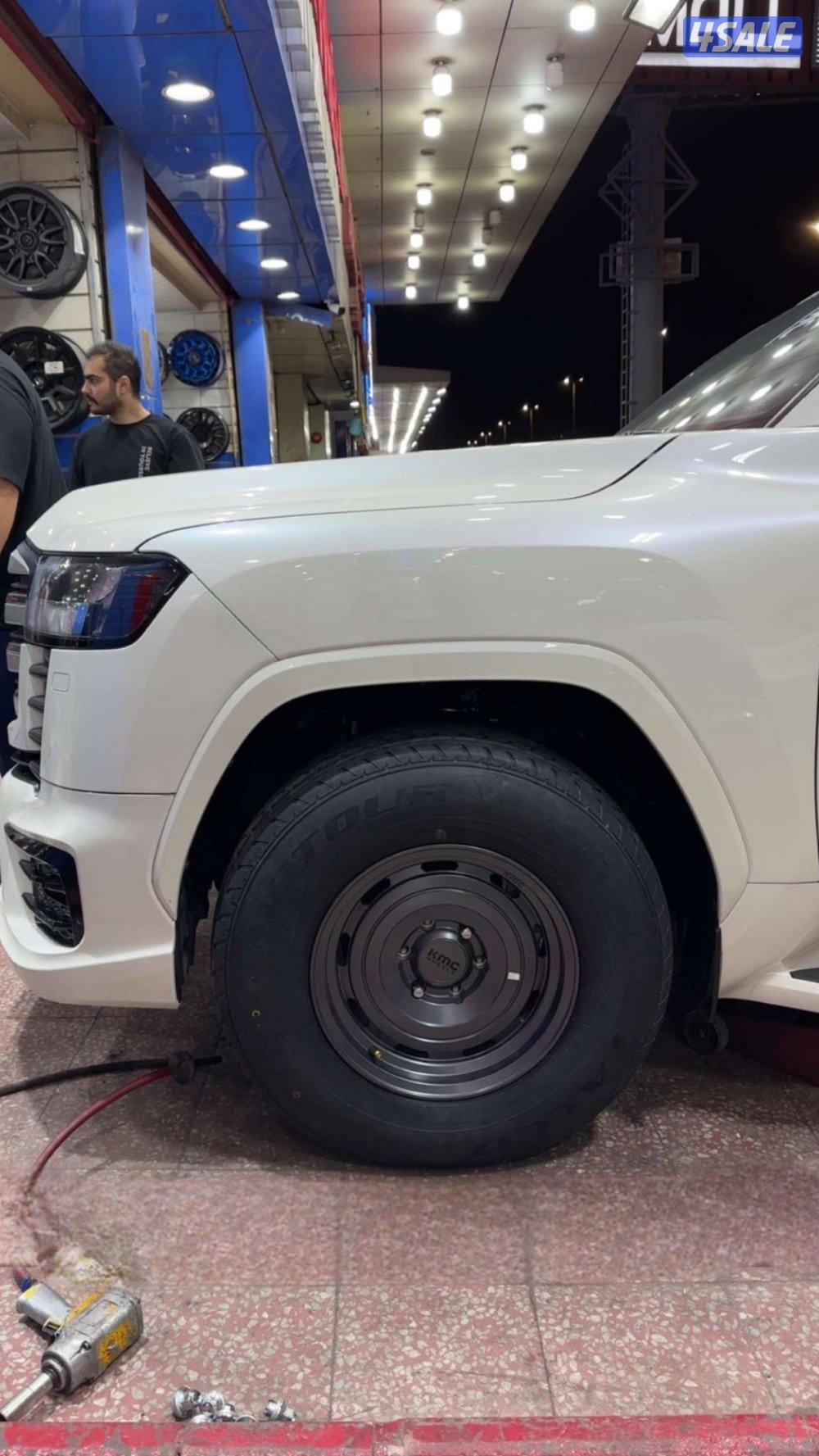 للبيع 4 رنقات kmc معى 4 تواير شواهين0