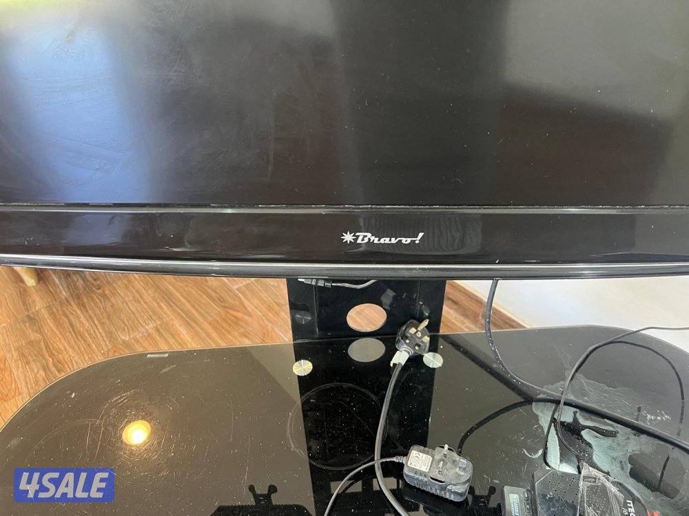 للبيع تلفزيون ٣٢ بوصه بحاله طيبه مع الاستاند والطاوله والريسيفرب٣٥1