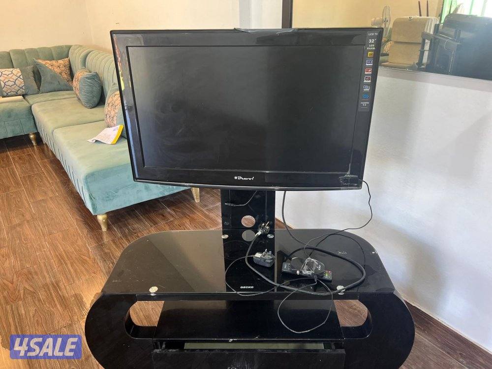 للبيع تلفزيون ٣٢ بوصه بحاله طيبه مع الاستاند والطاوله والريسيفرب٣٥4