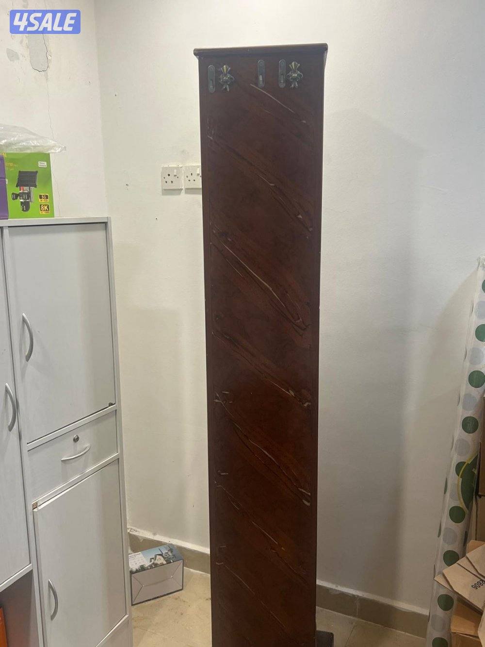 للبيع شفنيره مع مرايه مع تعليق جهتين مع ادراج داخلها دواره ب١٥1