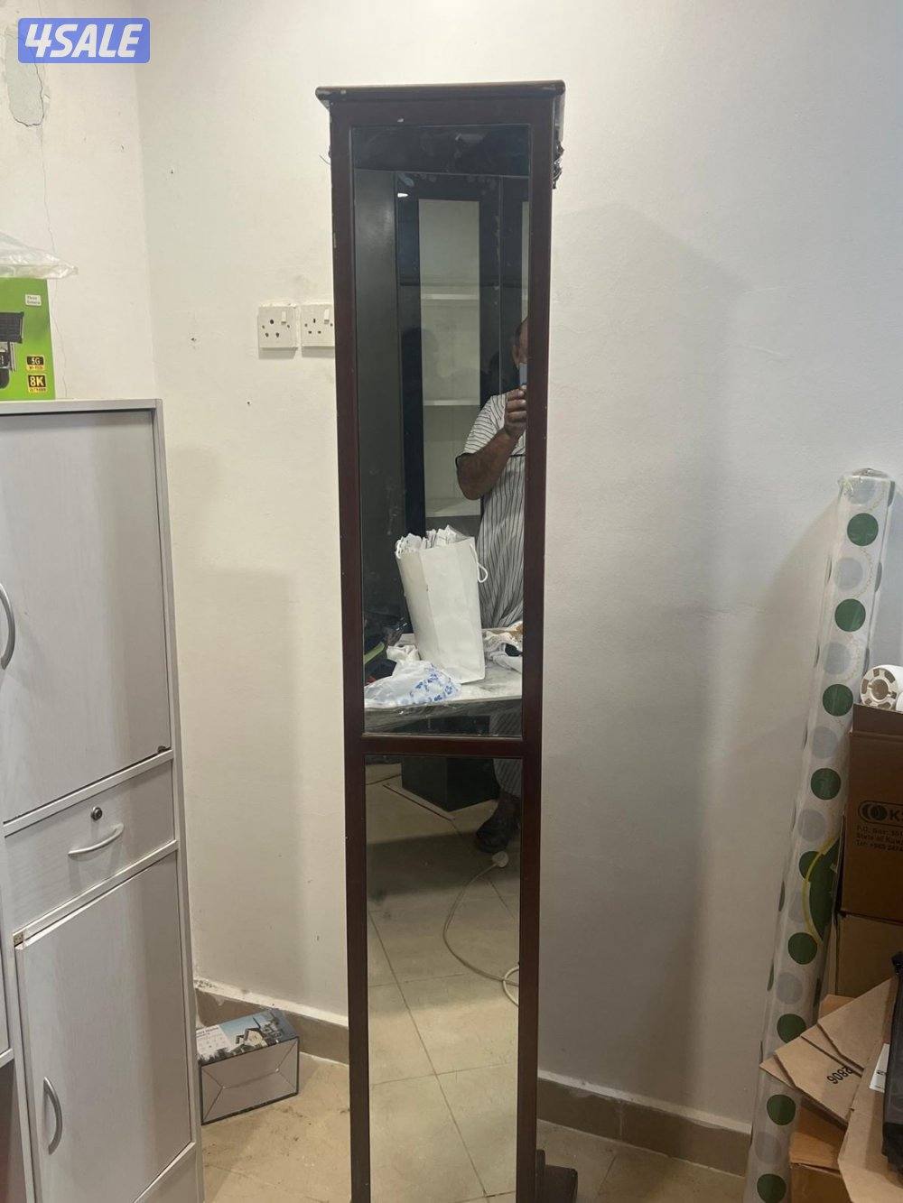 للبيع شفنيره مع مرايه مع تعليق جهتين مع ادراج داخلها دواره ب١٥3