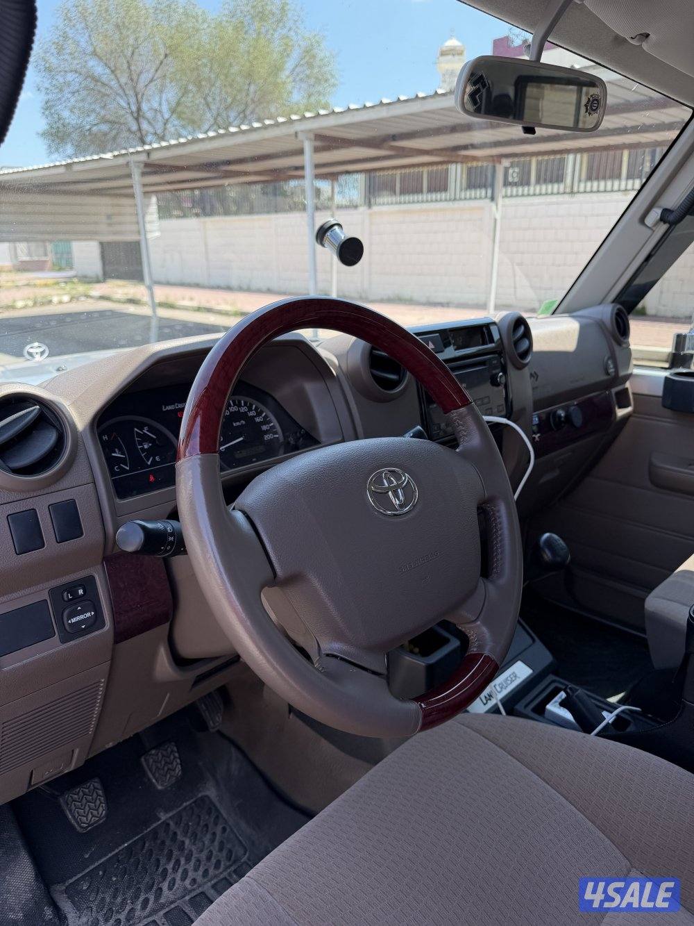 لاند كروزر ربع8