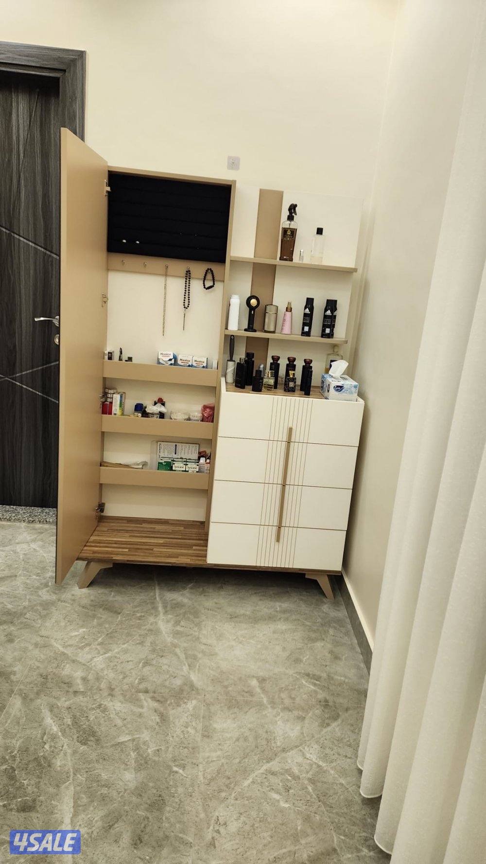 غرفه نوم نظيفه جدا جديده السعر الأصلي 1300 دينار سعر البيع 3003