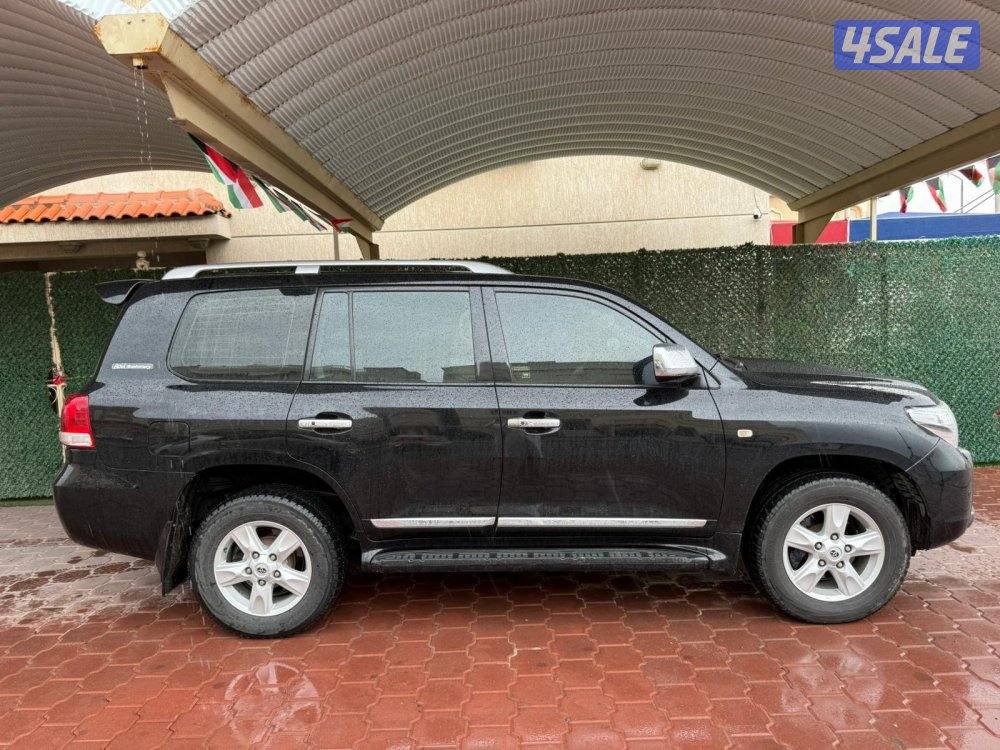 لاند كروز VXR الساير موديل 2011 عداد 220 الف2