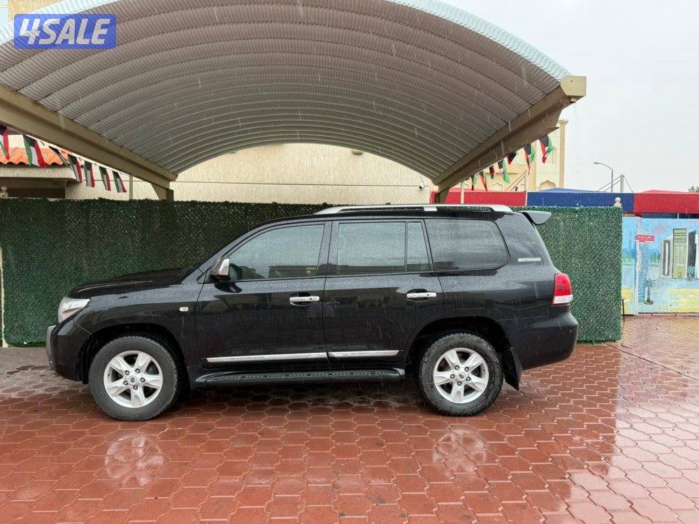 لاند كروز VXR الساير موديل 2011 عداد 220 الف3