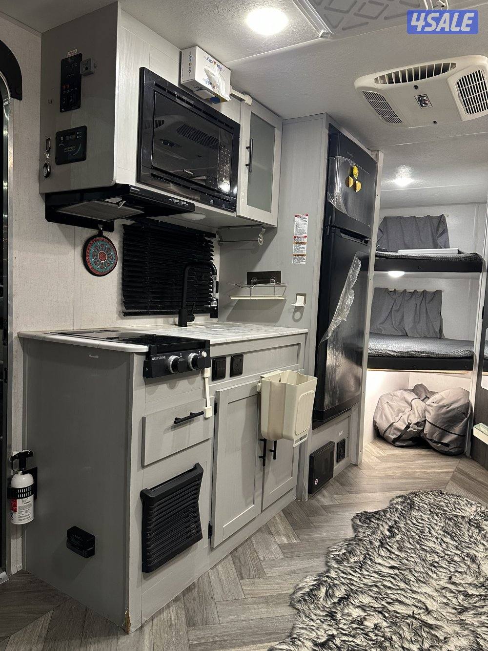 للبيع كرفان امريكي ٢٣ قدم موديل ٢٠٢١ مع توسعه8