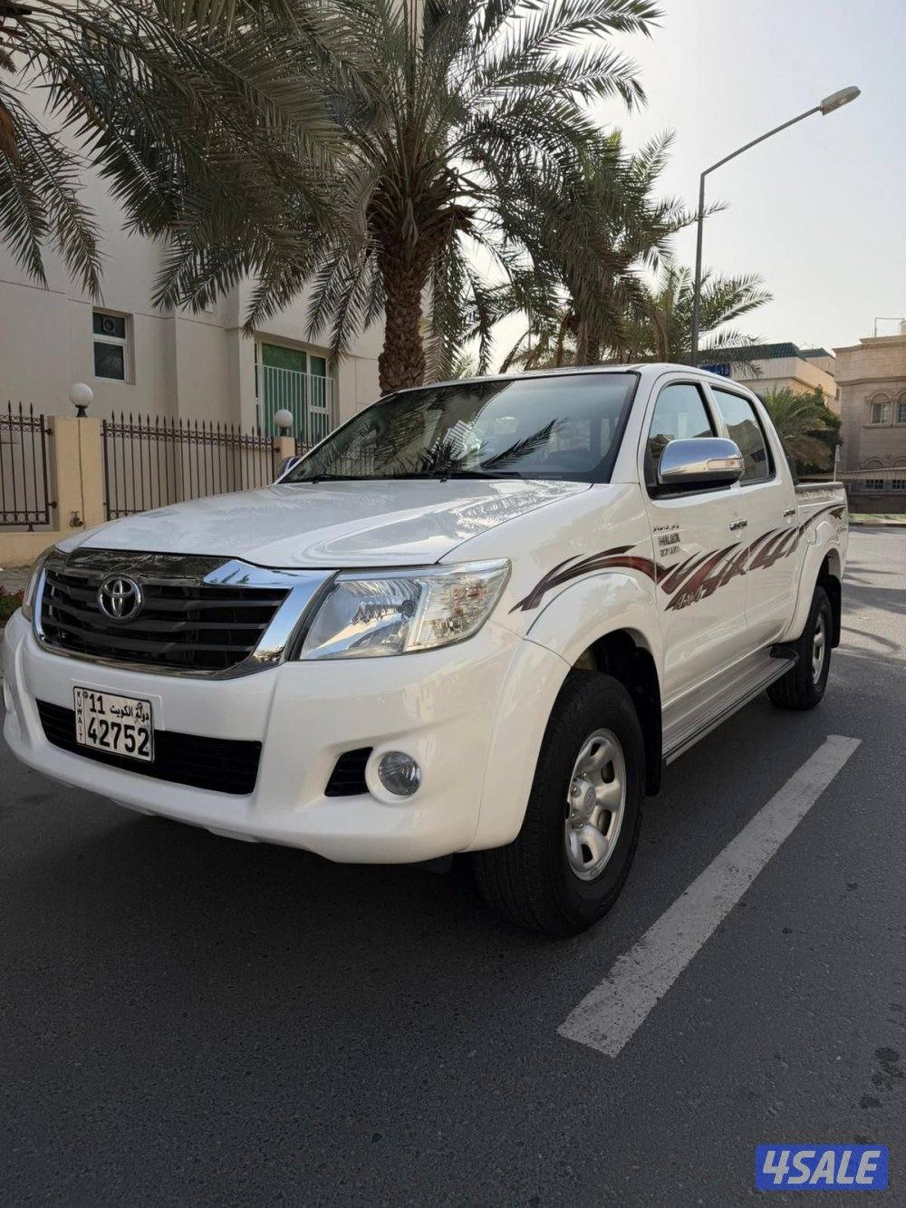 هايلكس دبل جير تماتيك 2014 الساير بحاله نادره عداد 94 الف1