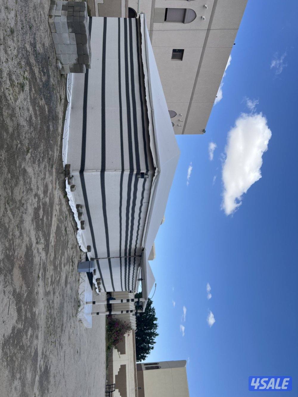 للبيع بيت شعر1