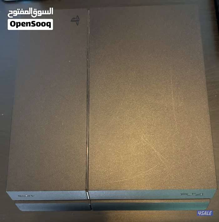 حزمة بلايستيشن 4 مع 4 ألعاب قوية + كابلات + كنترولر0
