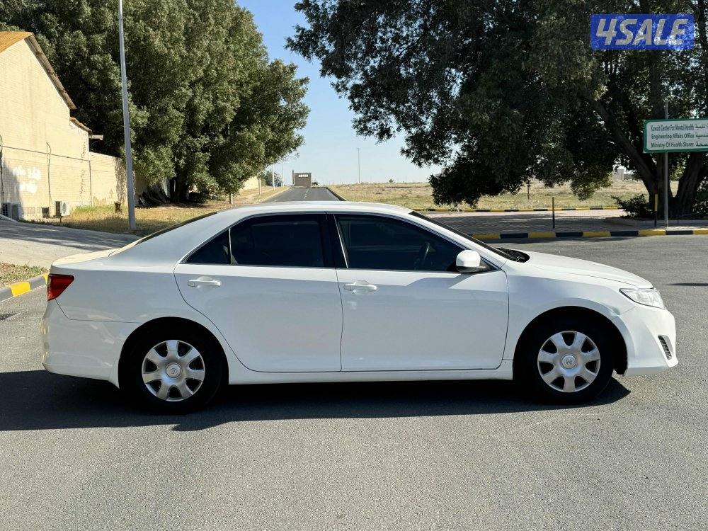 كامري GL 2015 بحالة ممتازة3