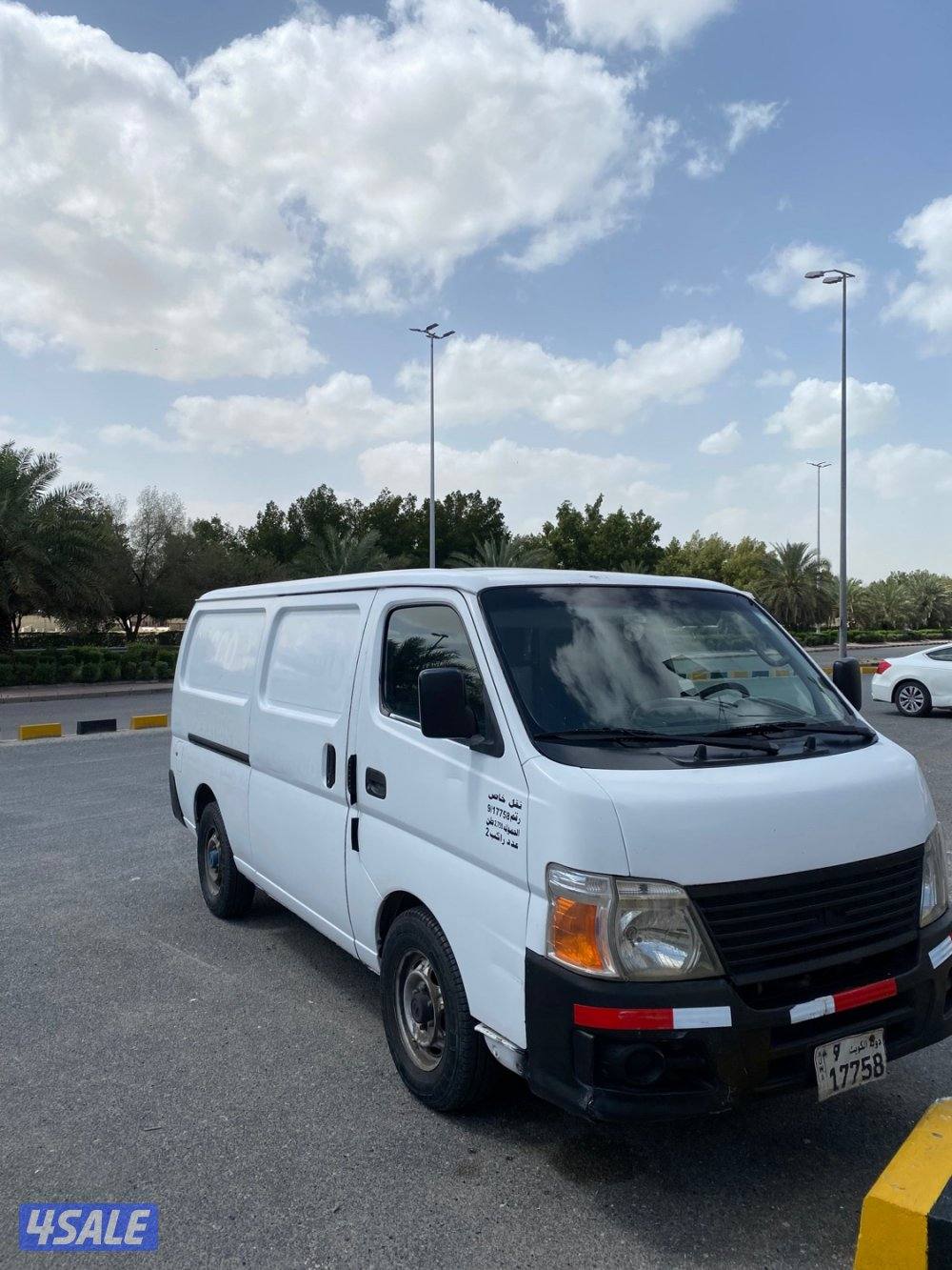 باص نيسان بوكس مقفل1