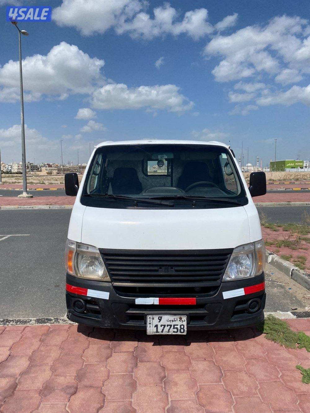 باص نيسان بوكس مقفل2