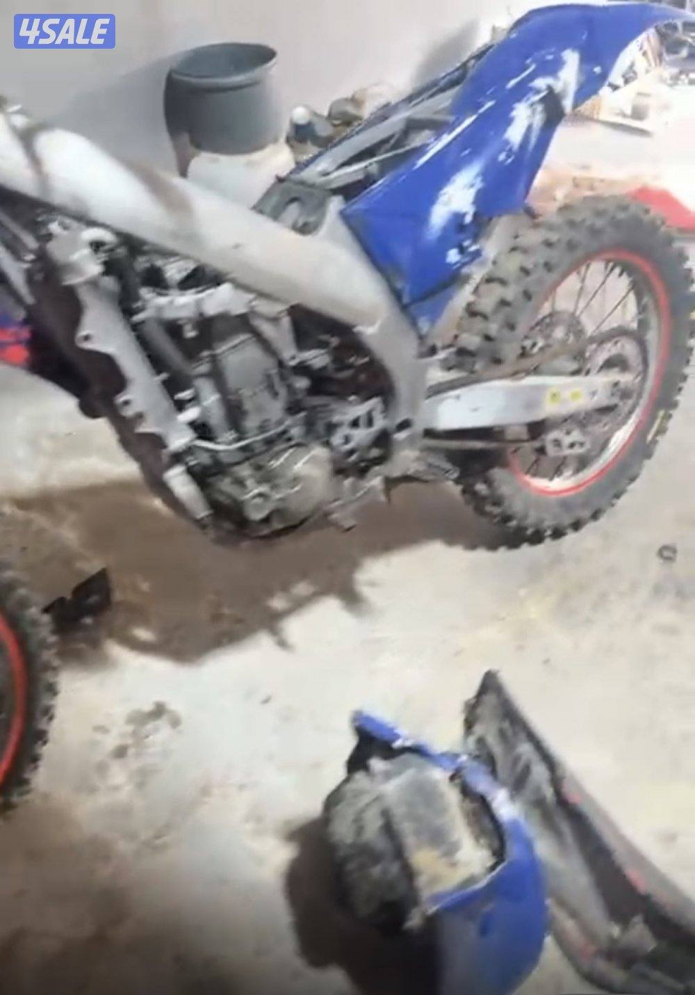 Crf 400   يبيله جم شغله0