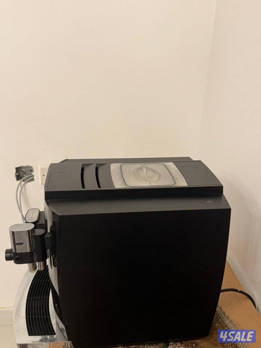 للبيع ماكينة قهوة jura مستعملة  بحالة ممتازة3