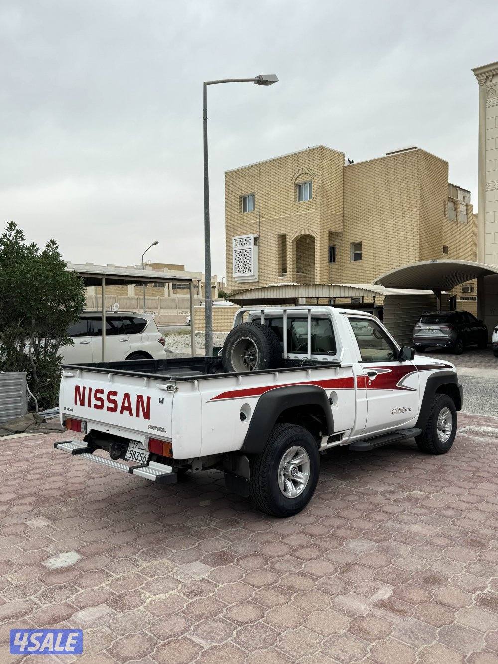 نيسان بيك اب0