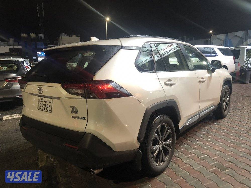 تويوتا راف٤ موديل ٢٠٢٥ الساير عداد ٢١ ألف شرط الفحص صبغ وكاله درجه ٢2