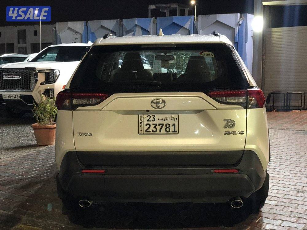 تويوتا راف٤ موديل ٢٠٢٥ الساير عداد ٢١ ألف شرط الفحص صبغ وكاله درجه ٢4