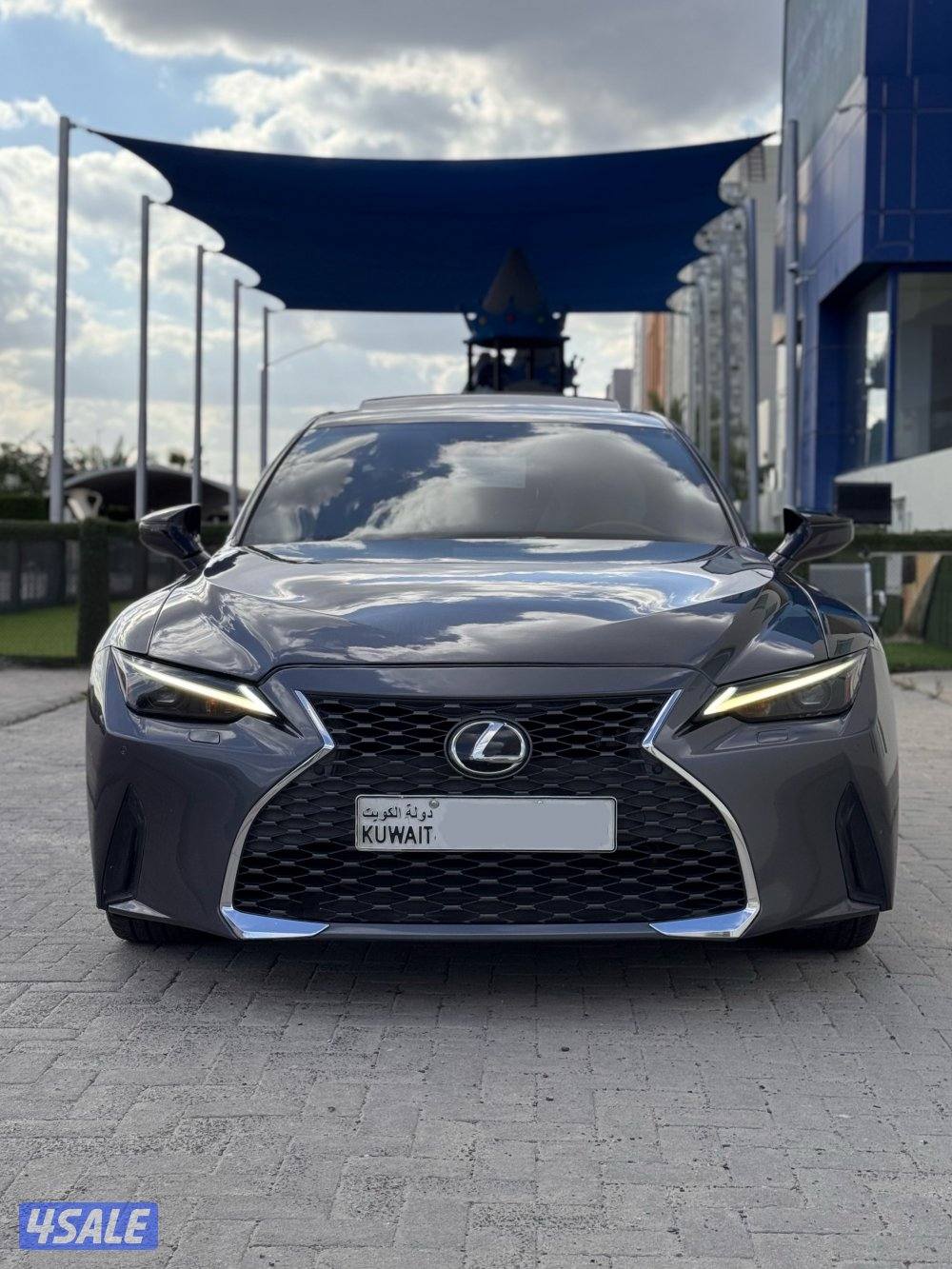 للبيع لكزس is300 موديل 2021 الساير1