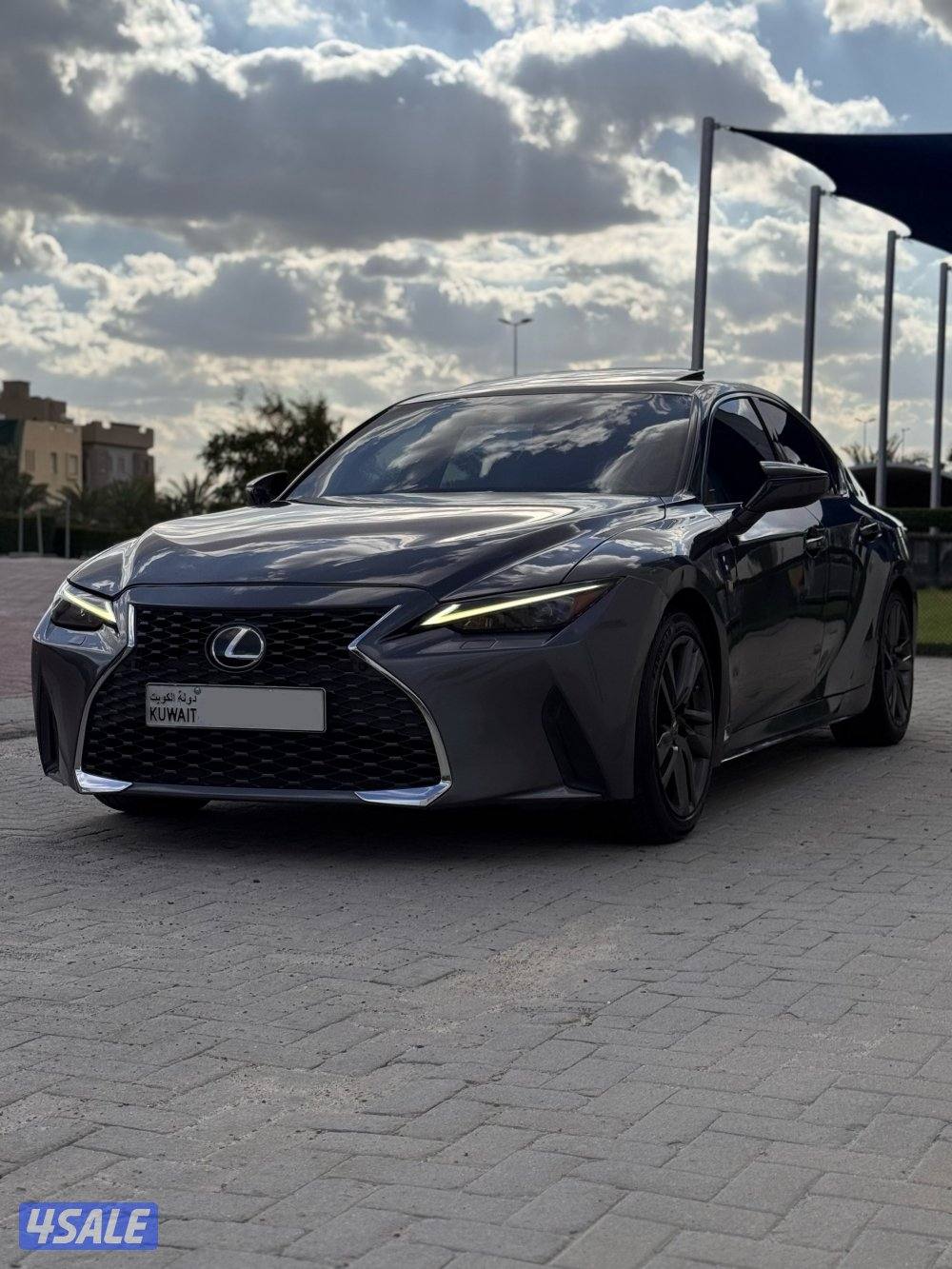 للبيع لكزس is300 موديل 2021 الساير2