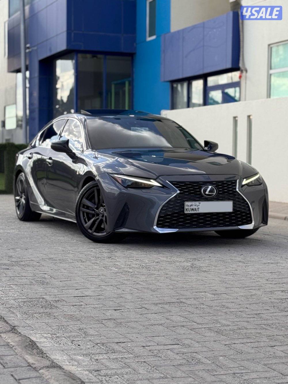 للبيع لكزس is300 موديل 2021 الساير3