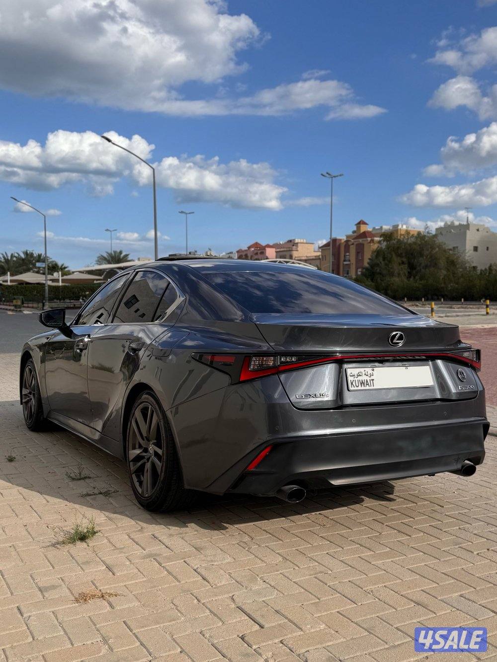 للبيع لكزس is300 موديل 2021 الساير5