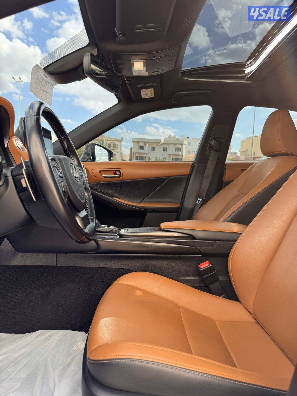 للبيع لكزس is300 موديل 2021 الساير7